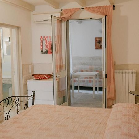 Le Camporelle In Citta Bed & Breakfast เลชเช ภายนอก รูปภาพ