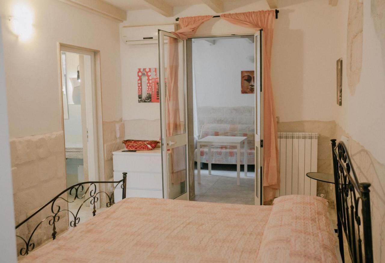 Le Camporelle In Citta Bed & Breakfast เลชเช ภายนอก รูปภาพ